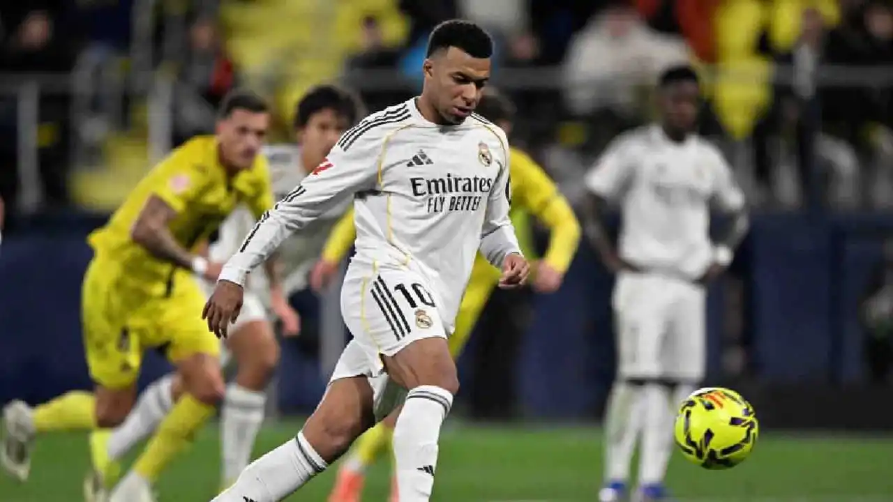 بلمسة فنية.. مبابي يسجل هدفاً عالمياً في مرمى ريال سوسيداد بمشاركة إبراهيم دياز